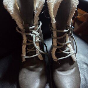 Time and Tru ladies laced up boots size 6